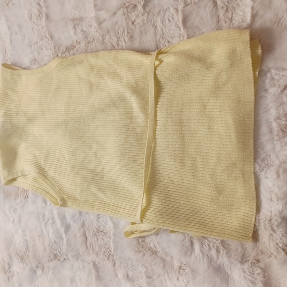 Yellow wrap sweater vest wrap around with tie. - Picture 4 of 5